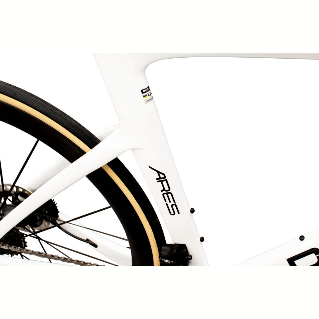 Dolan Ares Disc Carbon Road Bike- Shimano 105 12spd