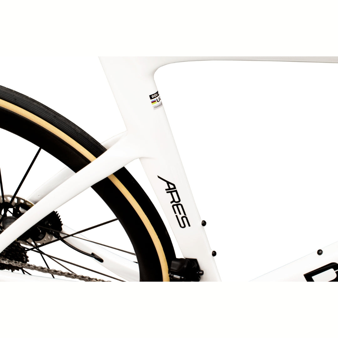 Dolan Ares Disc Carbon Road Bike- Shimano 105 12spd